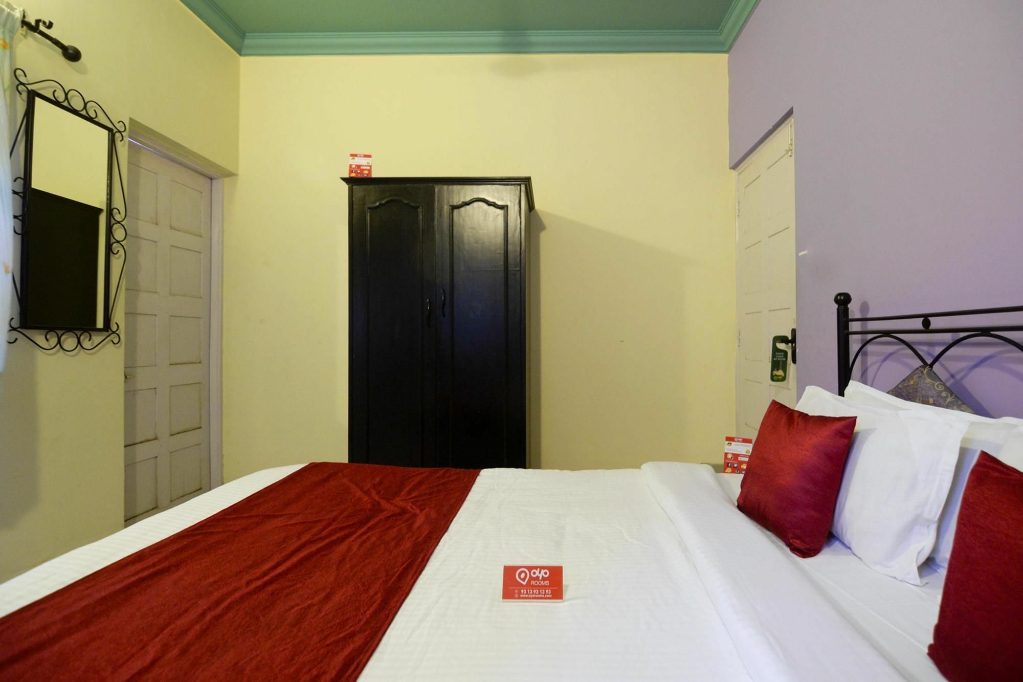 Oyo Near Canara Bank Candolim Apartment