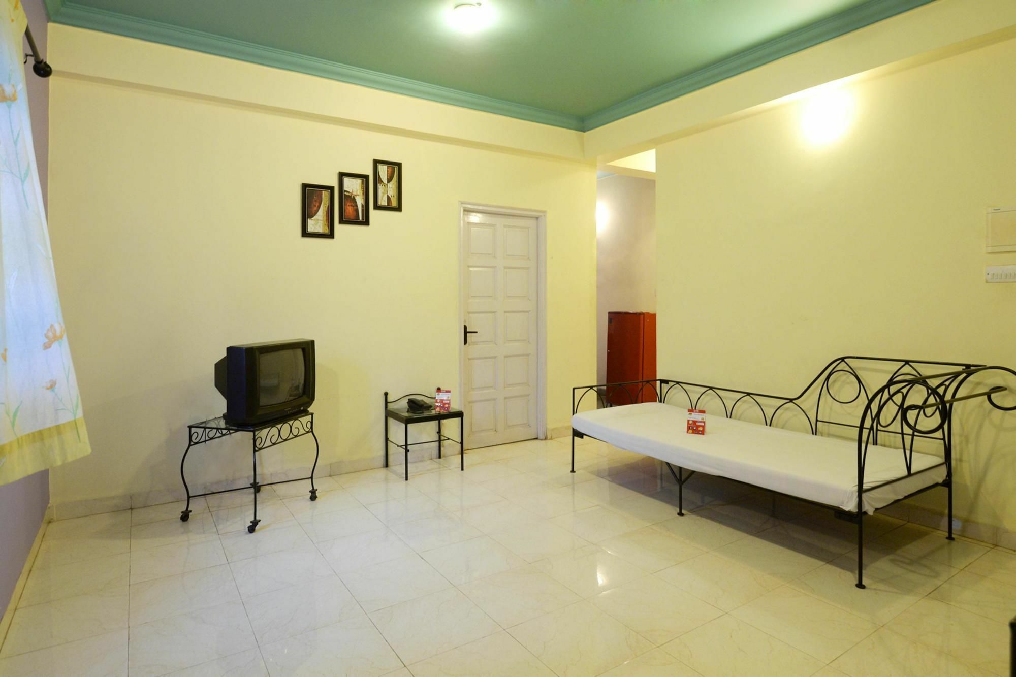 Oyo Near Canara Bank Candolim Apartment *